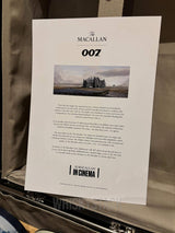 Skyfall House print på Macallan James Bond-kuffert – Detalje af det ikoniske Skyfall House print på den unikke Globe-Trotter-kuffert til Macallans James Bond-samling.